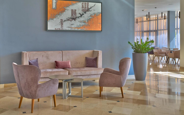 Arena Hotel Holiday