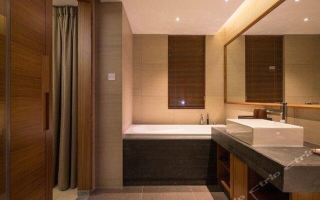 21° Holiday Hotel