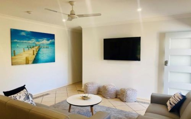 44 Cypress Avenue Holiday Home In A Quiet Location Close To Patrolled Beach And Cbd – Guest Rooms – Rainbow Beach