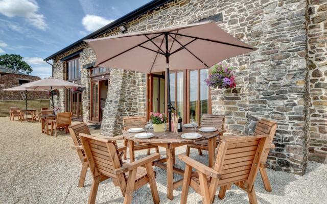 Rural Holiday Home in Tiverton With Jacuzzi Near Sea