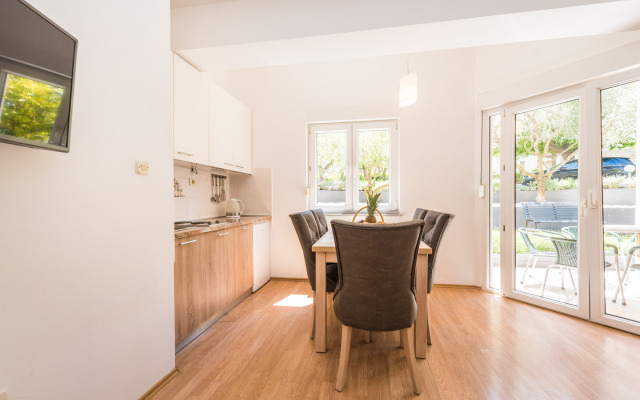 Apartment Angie 220m From the Beach