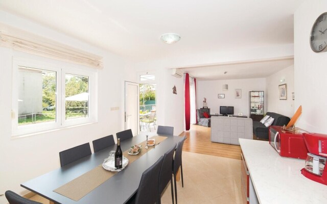Amazing Home in Kastel Stafilic With Wifi and 3 Bedrooms