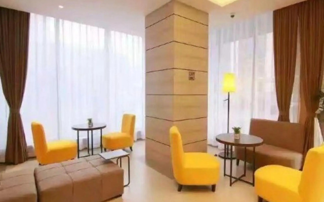 Seasonal Collection Hotel (Shanghai Zhoupu Wanda Plaza)