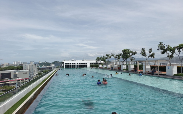 Whitehouse at Sutera Avenue