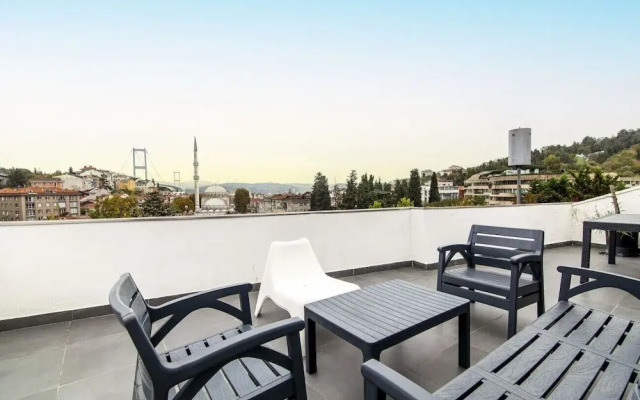 Sleek House With a Lovely Terrace in Besiktas