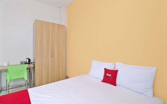 Reddoorz@ Karet Pedurenan 4