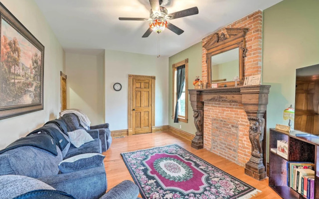 < 1 Mi to Downtown: Historic Dubuque Gem!