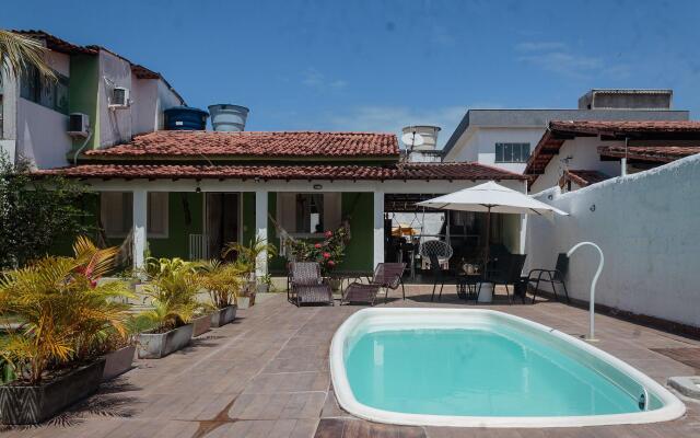 Casa com belo espaço e piscina ALS007