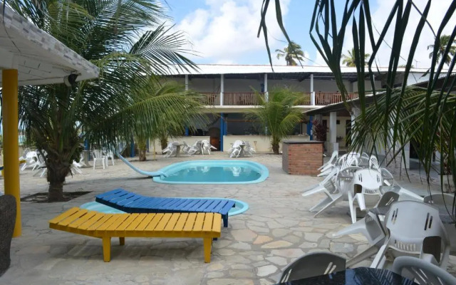 Jacuma's Lodge Hotel