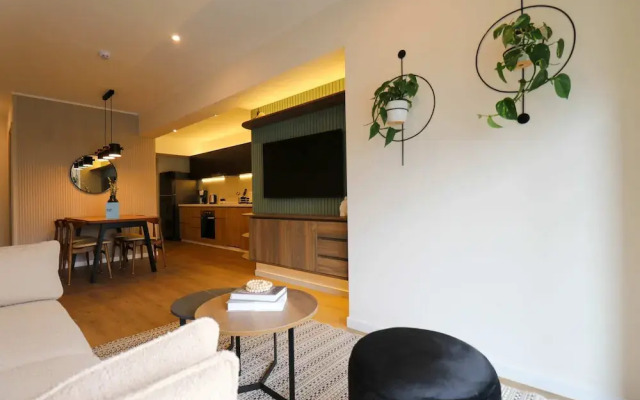 w Elegant 2BR w Balcony Near Larcomar