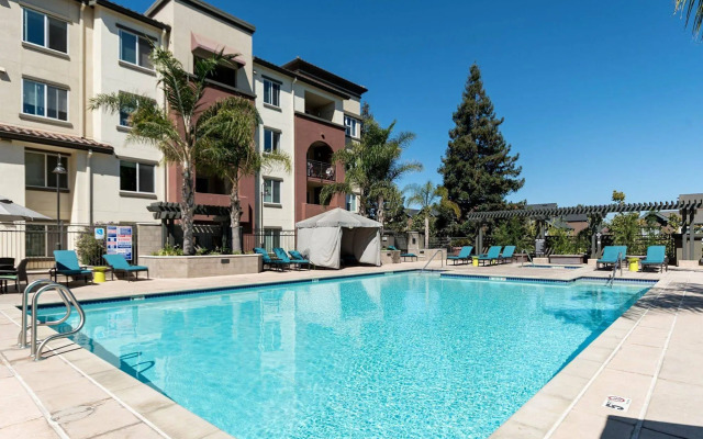 Global Luxury Suites in Sunnyvale