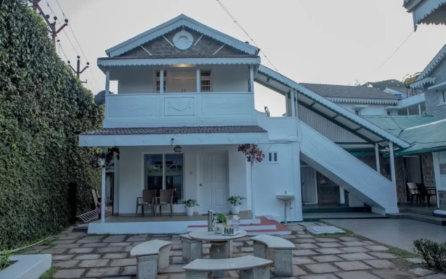 Savithri  Bungalow By XploreIndo