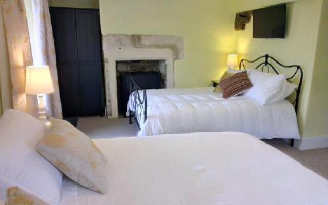 Cotswolds Valleys Accommodation - Medieval Hall - Exclusive use character three bedroom holiday apartment