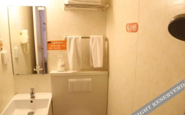 Pod Inn Yánxuǎn Hotel (Jinan Long-distance Bus Terminal Baicheng Railway Station Dìkǒu Road K88 Famous Spring Plaza)