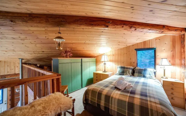 97mf - Lakeside - Dock - Bbq - Pets Ok - Sleeps 6 3 Bedroom Home by RedAwning