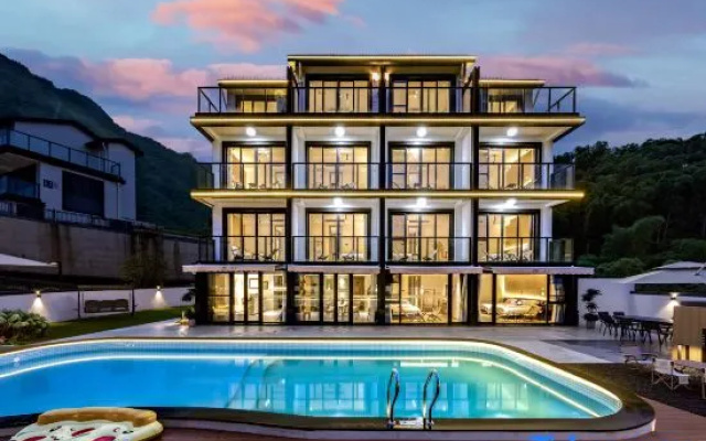 A pillow cloud · Pure oxygen in the cloud mountain top pool vacation beautiful stay – Pool – Huzhou