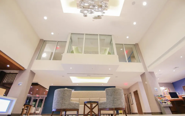 Holiday Inn Express & Suites Miami Airport East, an IHG Hotel