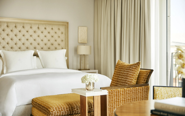 Отель Four Seasons Hotel Madrid