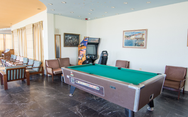 Alexandros Hotel 