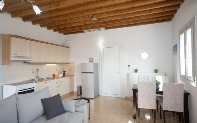 1 Bd Emerald Apt w Sparkling Shared Pool