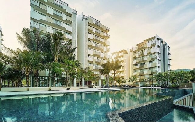 2 Bedrooms Apartment By The Sea