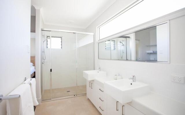 Petrie Beach Holiday Home