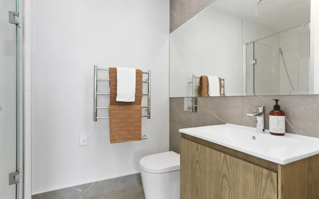 Enfield Sky- Brand New Penthouse