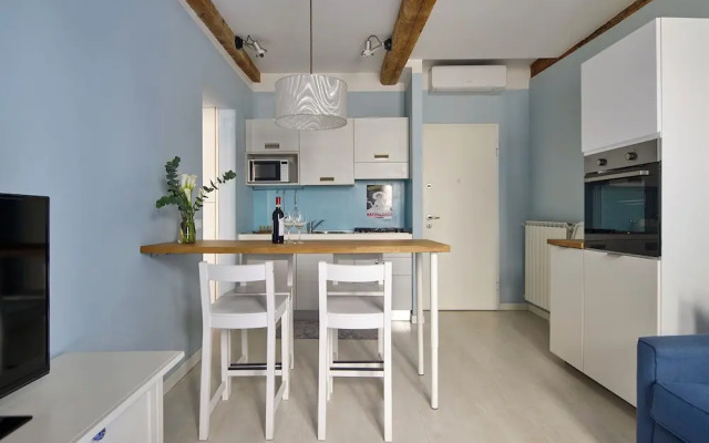 Blue Charm Florentine Apt by Oteego