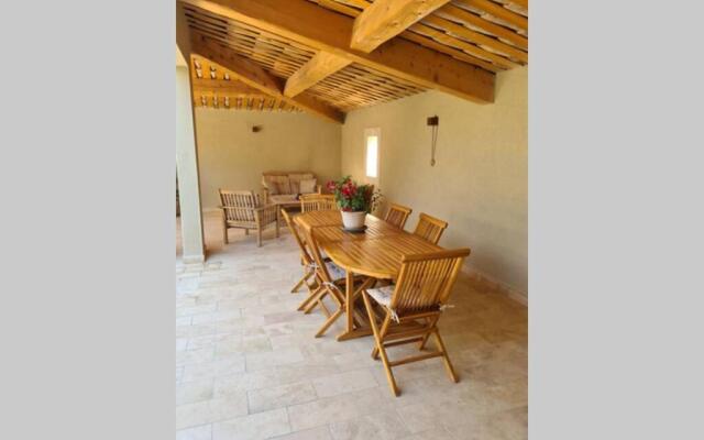 Le Cabanon de Nans. Gîte de charme en Provence.