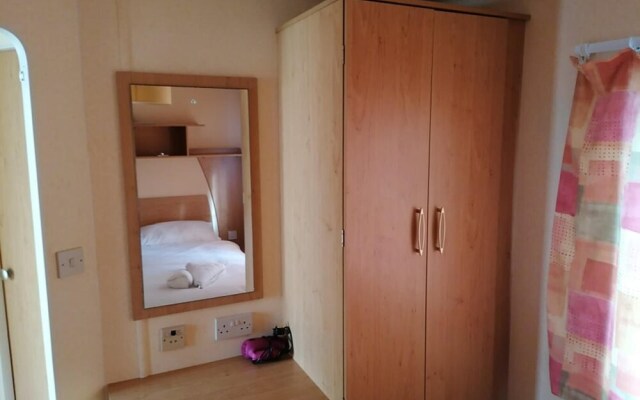 Delightful 3-bed Caravan With Fireplace, Wifi, BBQ