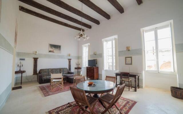 HT3 - Quirky Apartment with Roof Terrace