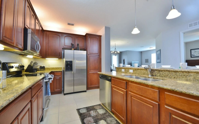 Palmavera Deluxe 3 Bedroom Condo by Redawning