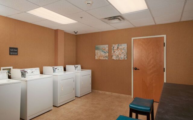 Hampton Inn & Suites Canton