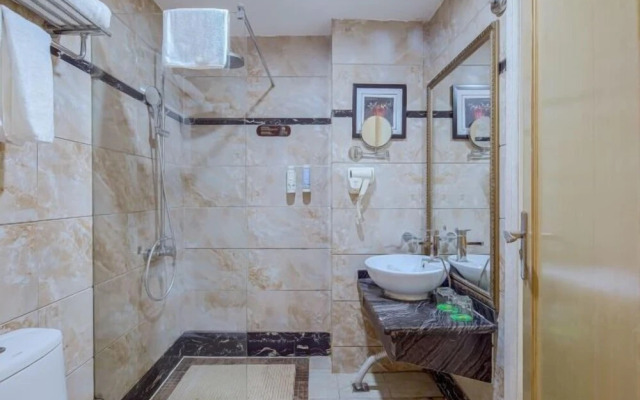 Vienna Hotel (Liuyang River Bridge Pedestrian Street)