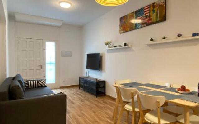 Apartments Sant Lluis CENTER, 2 min walk from the sea