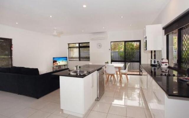 6 Petrie Ave, Marcoola, Pet Friendly, Linen supplied