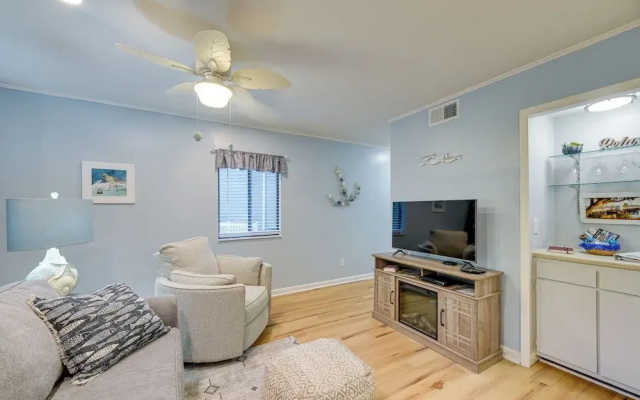 Walkable Calabash Condo w/ Pool Access!