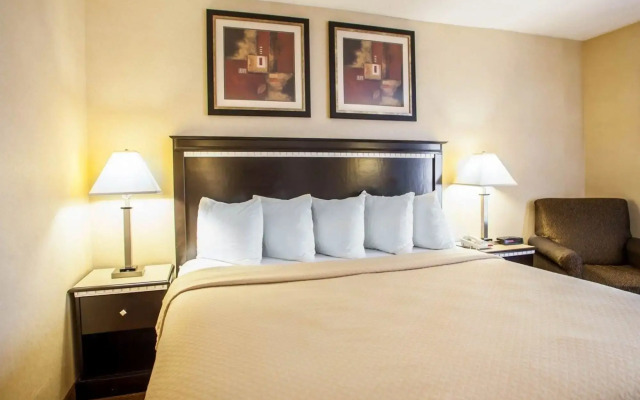 Quality Inn Aurora - Naperville Area