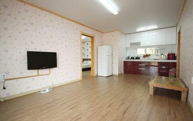 Goesan Joryeong Pension