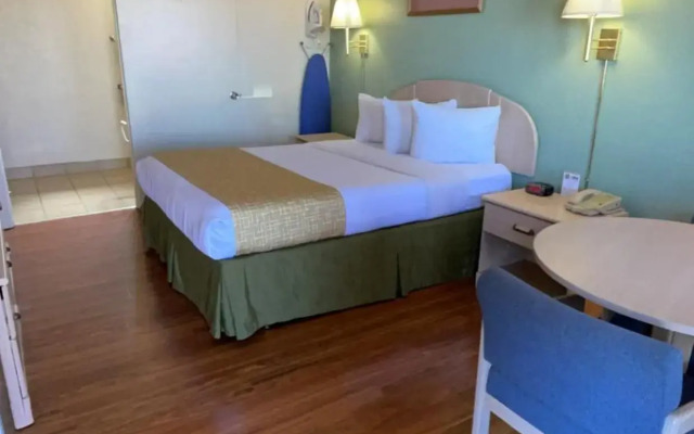 Travelodge by Wyndham Holbrook