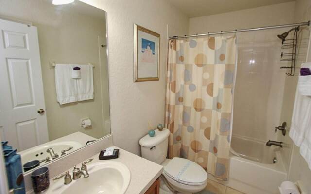 2633 Trafalgar Village