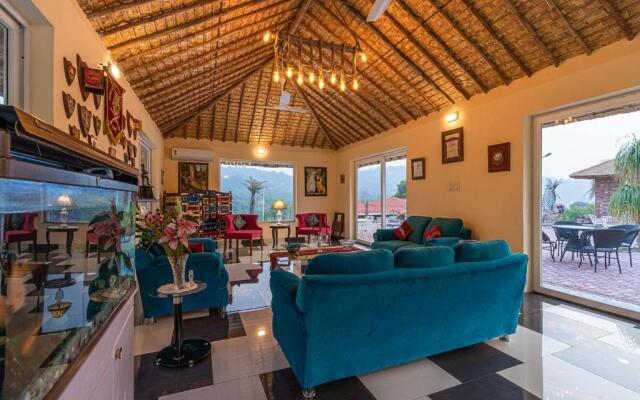 StayVista at Brickwood Hill with Outdoor Infinity Pool & Jacuzzi