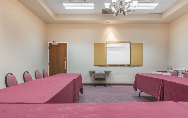 Jolly Roger Inn & Resort