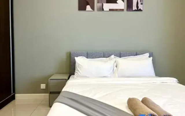 Grand Medini -- Legoland & WIFI & Studio 1B 2pax by Cowidea