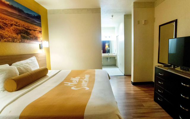 Days Inn & Suites by Wyndham Houston North/Aldine