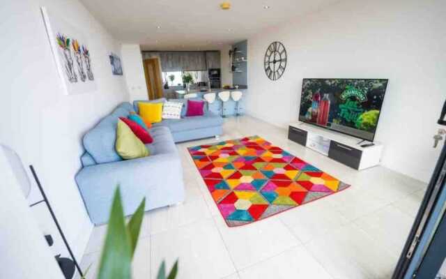 No2 Sandy Bay , Luxury Beachfront Apartment