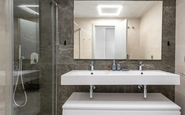 Luxury Apartment in Sunset Cliffs by Leo