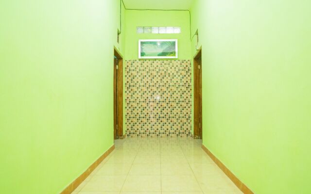 RedDoorz Syariah near Predator Fun Park Batu 2