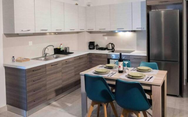 Modern spacious apartment located in Piraeus (B8)