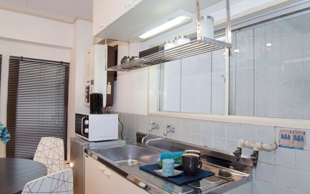 EX Minamisenba Apartment202